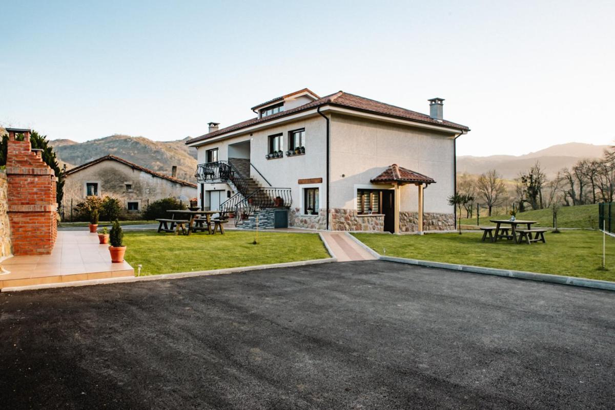 Apartamentos La Cortina Cangas de Onis Exterior photo