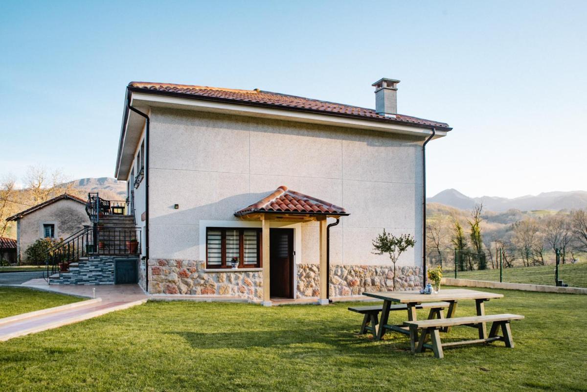Apartamentos La Cortina Cangas de Onis Exterior photo