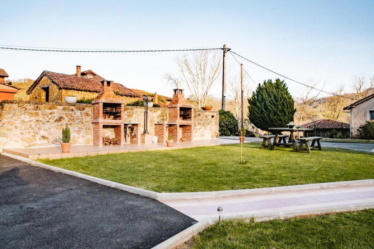 Apartamentos La Cortina Cangas de Onis Exterior photo